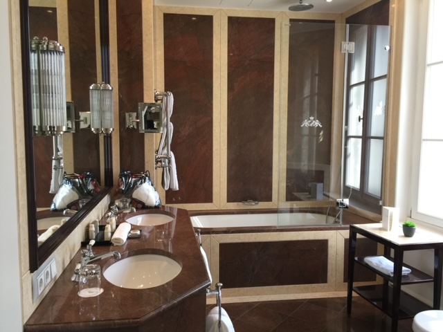 A bathroom with two sinks and a tub.